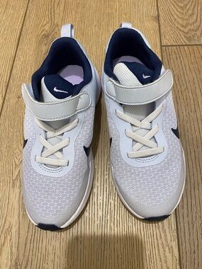 Nike Kids White and Navy Velcro Sneakers